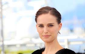 Natalie portman is an actress and filmmaker with dual israeli and american citizenship. Natalie Portman Bikin Akun Instagram Demi Berantas Kekerasan Seksual Tabloidbintang Com