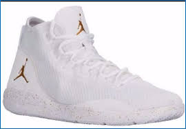 The all white basketball shoes are not only popular among girls, but also attract the attention of many boys, the one piece all white design is so cool and elegant. Lovely White And Gold Jordan Basketball Shoes Womens Basketball Shoes Basketball Clothes Jordan Basketball Shoes