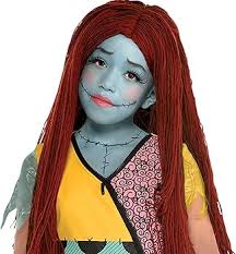 Amazon.com: Party City Sally Disfraz para niñas, La pesadilla antes de  Navidad, disfraz incluye vestido de parches, peluca roja, calentadores de  brazos y medias, disfraces para Halloween, fiestas de cumpleaños y :