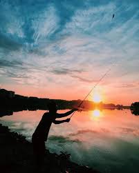 The Early Bird Catches The Worm Or In This Case The Fish Love This Shot By Haziqbaker Taken During First Light Thetravelintern Fishing Chasinglight