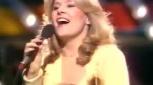 Kikki danielsson sjunger sin version av sabina ddumbas låt did it for the fame under så mycket bättre 2017. Sangerskan Kikki Danielsson En Ny Video Med Sarah Klang Svensk Musik