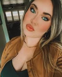 Amanda Sluder's Instagram, Twitter & Facebook