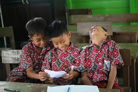 Anak sd, kalau belum pulang sampai sore nanti dicariin, kan gawat kalau ibunya sampai tahu dia di kamarku. Gambar Berseri Memudahkan Siswa Kelas 3 Sd Menulis Cerita Inovasi