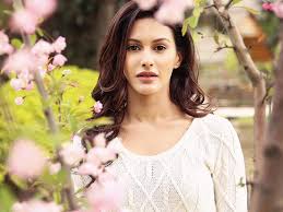 Gallery of high resolution amyra dastur pics and wallpapers. Amyra Dastur Hq Wallpapers Amyra Dastur Wallpapers 43040 Oneindia Wallpapers