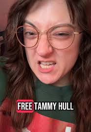 Tammy Hull's Instagram, Twitter & Facebook