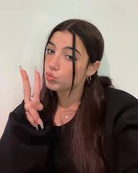 Pin En Charli Rares