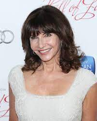 40 Stunning Celebrities Over 60 Short Hairstyles For Thick Hair Hair Styles Medium Bob Hairstyles
