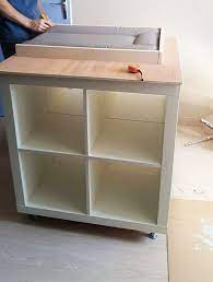 Baignoire ergonomique avec un tuyau d écoulement. Un Meuble A Langer Avec Du Rangement Meuble A Langer Rangement Chambre Bebe Table A Langer Ikea