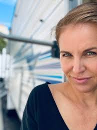 Laurie Fortier's Instagram, Twitter & Facebook