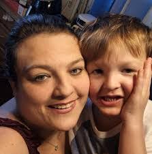 Kelly Minich's Instagram, Twitter & Facebook