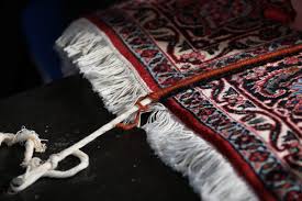 Ist der einmal von motten befallen, reicht eine zweite möglichkeit für die entfernung von motten aus kleineren teppichen ist die kühltruhe, die. Teppichreparaturen Vom Fachmann Teppichreinigung Runte