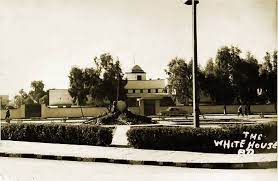 القصر الابيض في شارع النضال ثم تشيده عام 1934 في فترةحكم الملك غازي وفي زمن أمين العاصمة ارشد العمري وكان الغرض من تشيدة لأستقبال واق photo iraq baghdad