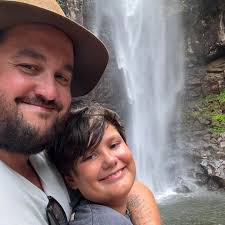 What is the best way to charge a 24ah power pack from Adventure Kings?