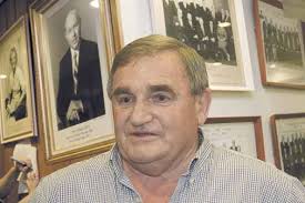 Disgraced former mayor back in the chair