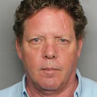 Cops: Man threatened repairman with scissors