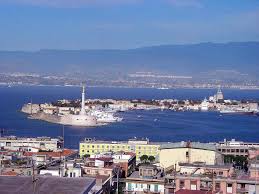 Die stadt liegt etwa fünf kilometer von der straße von messina entfernt und ist eine der. Messina Reisefuhrer Was Zu Sehen In Messina Sehenswurdigkeiten Interessante Orte