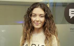 Até hoje não parou de trabalhar conciliando a sua vida de actriz com a de estudante. Sara Barradas Atriz Volta A Ficcao Dois Meses Depois De Ter Sido Mae Vip Pt