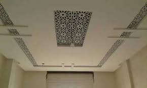 Avec son esprit chaleureux amené par des couleurs chaudes et une lumière au centre de la pièce. Deco Platre Salon Decoration Platre Marocaine Traditionnelle Ou Moderne