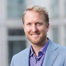 In Glasgow wordt gepraat. In Amsterdam werd er gelopen. En in Velsen zijn… 