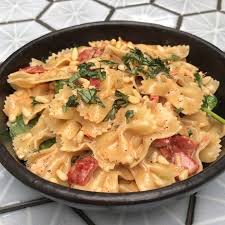 The Body Coach Lean In 15 Pasta With Cream Garlic Paprika Sundried Tomatoes Roasted Peppe Healthy Snacks Recipes Healthy Eating Recipes Joe Wicks Recipes