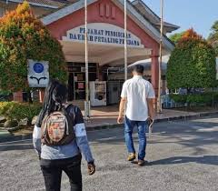 Laman utamapembelajaran abad 21seminar amalan terbaik ppd petaling perdana 2017. With Help From Uncle Kentang Factory Cleaner Finally Gets Son Transferred To School Near Home To Save On Bus Fees Asia Newsday