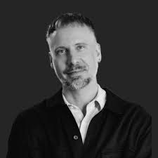 Från ritblock till pixlar. Min första kärlek till design. Så länge jag kan  minnas har jag älskat att rita. När jag var liten ritade jag nästan alltid  bilar. Om jag inte skulle