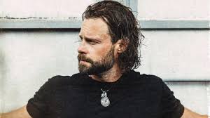 LEWIS BRICE ENLISTS BROTHER LEE BRICE FOR TITLE TRACK TO ALBUM INSPIRED BY  THEIR PARENTS