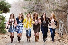 Pin By Heather Coppel On Fotosesija Girlfriends Photoshoot Friend Group Pictures Group Photo Poses