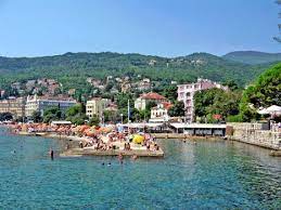 Nur wenige schritte trennen sie vom strand slatina. Strand Slatina Opatija Kroatische Strande