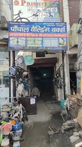 Kisi ki 50 lakh k under 10 ya 20 ya usse jyda acre chahiye to msg kre