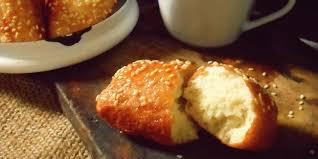 Cakwe merupakan kudapan sederhana yang biasanya bisa anda temukan di gerobak penjual gorengan atau roti goreng. 6 Cara Membuat Cakwe Yang Praktis Renyah Di Luar Empuk Mengembang Di Dalam Merdeka Com
