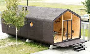 Wikkelhouse La Maison Ecolo Qui Va Faire Un Carton Detours Maison Ecolo Maison En Carton Maison Modulaire
