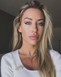 Amanda Callaghan's Instagram, Twitter & Facebook