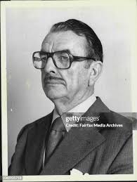 27 Wayne Hodges Photos & High Res Pictures