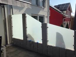 Mit ikea möbeln gartenbank selber bauen! Sichtschutz Terrasse Mit Granit Und Glas