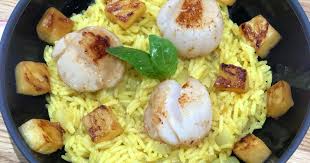 Recette Saint Jacques Et Riz Saute A L Ananas Au Curry Et Basilic En Video Recette Riz Saute Riz Ananas