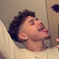 Told her I got dope dick😛 now she wanna dose😈