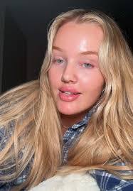 Kayla Deaton's Instagram, Twitter & Facebook