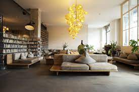 Preuve en est dans cette chambre, subtilement parsemée de touches vitaminées. Michelberger Hotel Andbloom The Art Of Aging Unapologetically