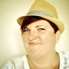 Kay Weiss's Instagram, Twitter & Facebook