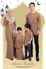 Jika dahulu orang akan membeli kain ela untuk membuat baju raya, sekarang mudah sebab dah ada baju sepasang siap especially korang yang nak sedondon di hari raya kelak. Inginkan Baju Raya Sedondon Ini 20 Tema Baju Raya Tahun 2021
