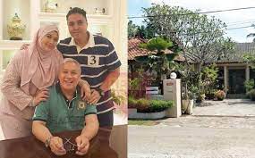 Wahhhh cantikknyaa halaman rumah chef wan.sambil tu jom tengok aktiviti chef wan dan ibunya dirumah. Kalau Nak Dibandingkan Dengan Rumah Kayu Di Felda Ni Macam Kotak Kasut Chef Wan Gempak