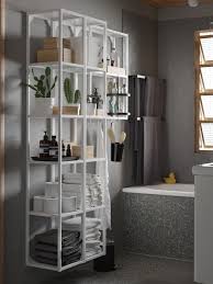 geteilter raum badezimmer fur zwei einzimmerwohnung einrichten badezimmer regal ikea badezimmer