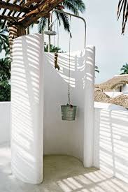 Suddenly, taking a bath is a lot more pleasant and relaxing when you're in the garden, surrounded by trees design an open bathroom if you really want to get in touch with the nature surrounding you. Hotel Rooms With Outdoor Bathrooms Cn Traveller