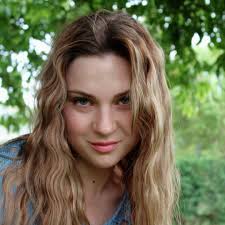 Mary Kay Instant Puffiness Reducer, how does it work? 🤔 The Instant  Puffiness Reducer uses a combination of sodium silicate, clays, gums and  film formers to draw excess moisture from the eye