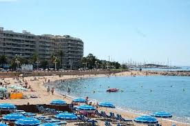 Sandy beaches in the city center or in preserved mountains, pebble beaches and small discrete coves.one can enjoy 36 km of coastline in the sun of southern france! Pin On Diso France