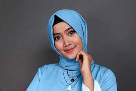 Itulah beberapa warna jilbab yg cocok untuk dipadukan dengan baju kuning. Baju Biru Muda Cocok Dengan Jilbab Warna Apa Gambar