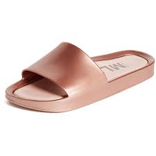 melissa beach slide shine sandals 275 brl liked on polyvore featuring shoes sandals rose gold beach footwear rubber s tipos de sapatos sapatos chinelos
