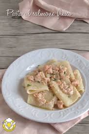 Pasta Al Salmone Fresco Cremosa Senza Panna Ricetta Facile Chiccodimais Nel 2020 Ricette Pasta Al Salmone Ricette Facili