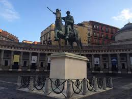 La sposa fedele, l'enigma dell'ora, le muse inquietanti, villa romana, ganimede, la vittoria, trovatore e piazza d'italia con statua e roulotte. Tesori Di Napoli Le Statue Equestri Di Carlo Di Borbone E Ferdinando I Delle Due Sicilie A Piazza Plebiscito Restaurars
